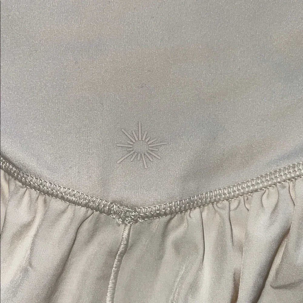 Offline by Aerie Flowy Pleated Athletic Shorts Cream Size Medium - Picture 8 of 12
